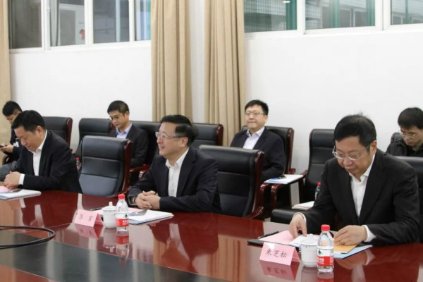 陳寅一行聽取上海三思的工作匯報