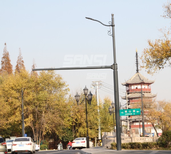 南通市區多桿合一：照明、監控合桿