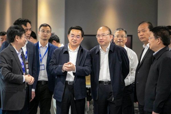 高興夫副省長鼓勵三思要繼續堅持科技創新之路