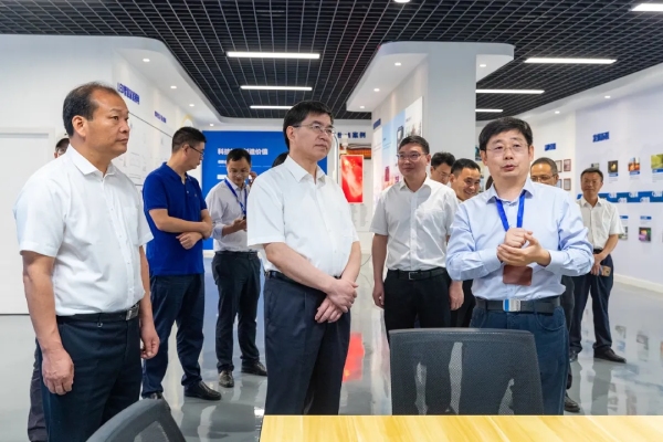 金華市委書記陳龍（中）、浦江縣委書記程天云（左）考察三思