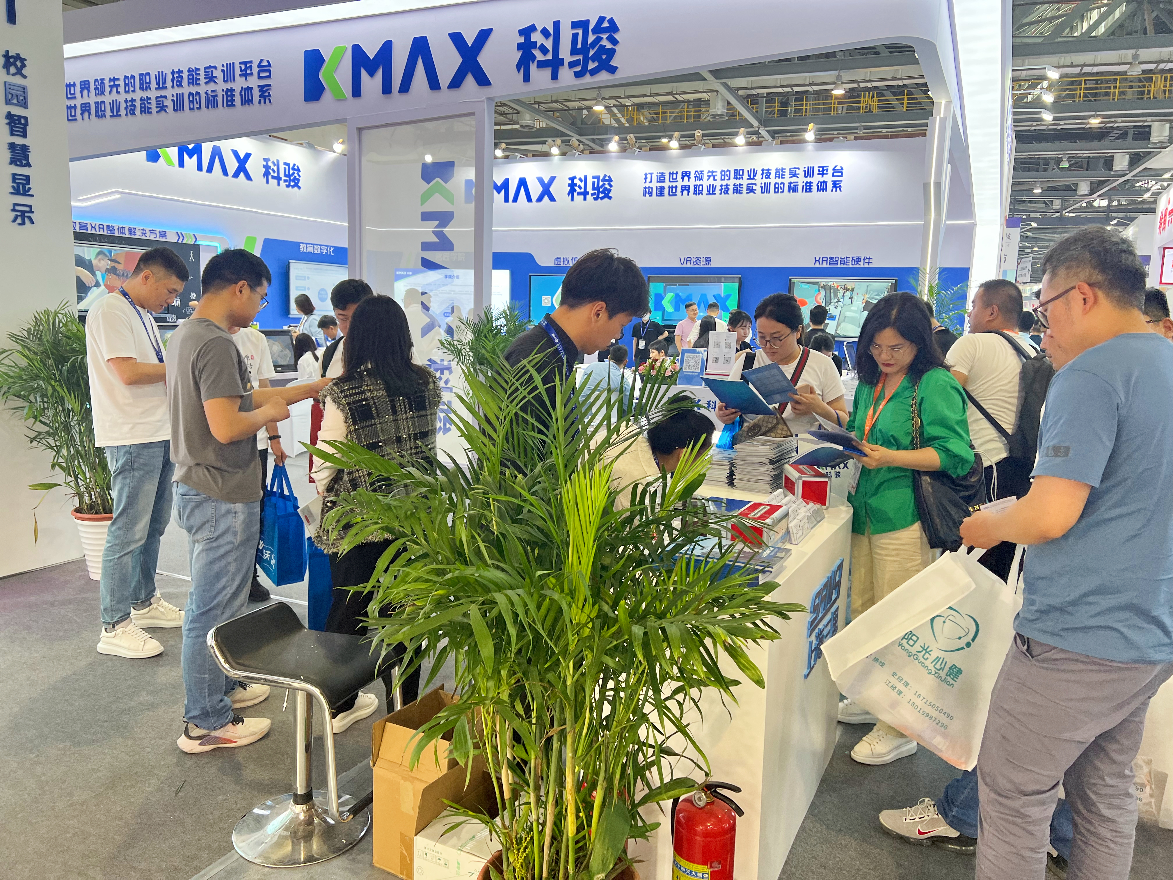 中國(guó)教育裝備展,智慧校園,教育照明,學(xué)校顯示屏