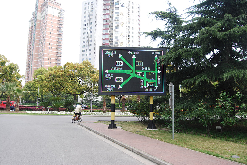 智慧路口,雷達偵測,誘導屏,共享數據