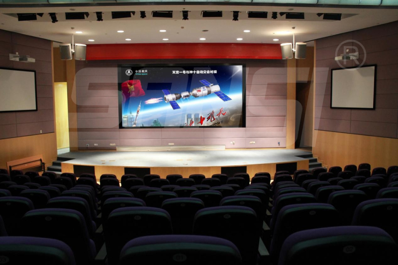 三思,室內(nèi)小間距LED屏,技術(shù)創(chuàng)新,賦能多元場(chǎng)景