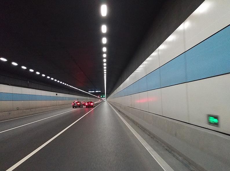 LED隧道燈,升級(jí)高速路網(wǎng),顯著提升,行車安全能見度